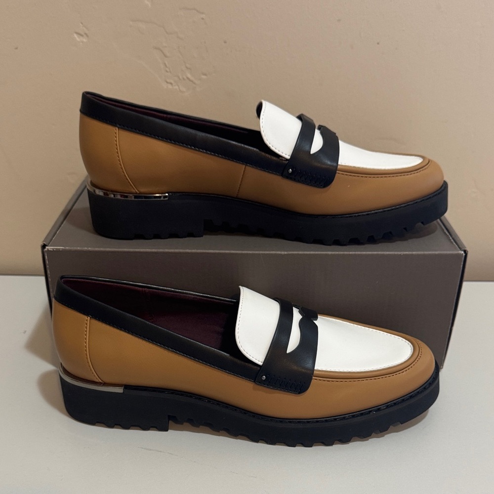 Franco Sarto Camrynn Loafers in White, Black & Tan size 8